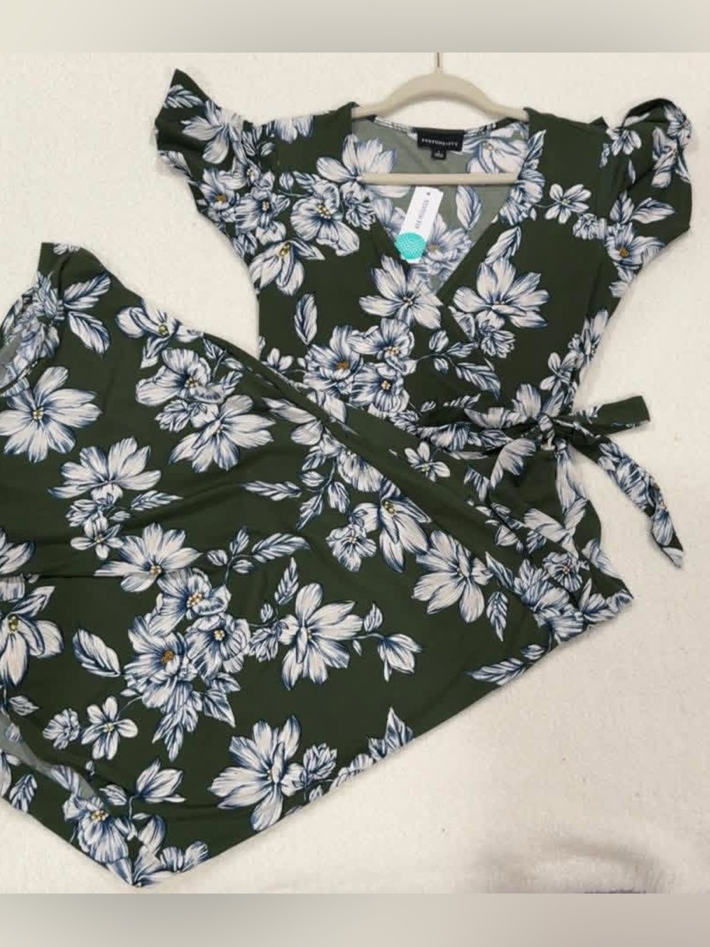 Fortune & Ivy Green Floral Wrap Dress Size L